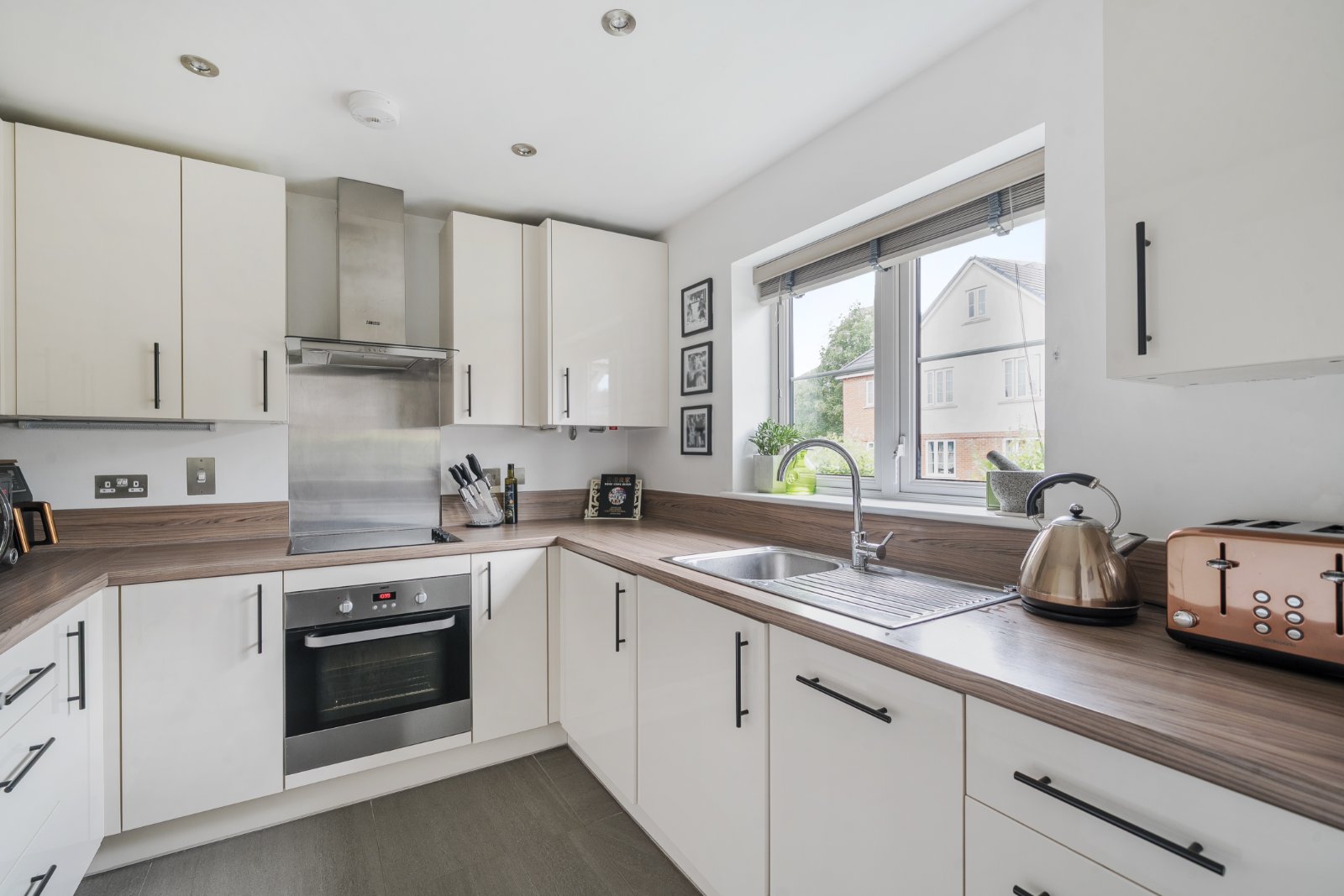 Weydon Lane, Farnham, Surrey, GU9