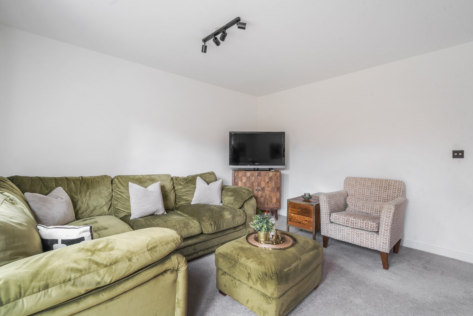 Weydon Lane, Farnham, Surrey, GU9