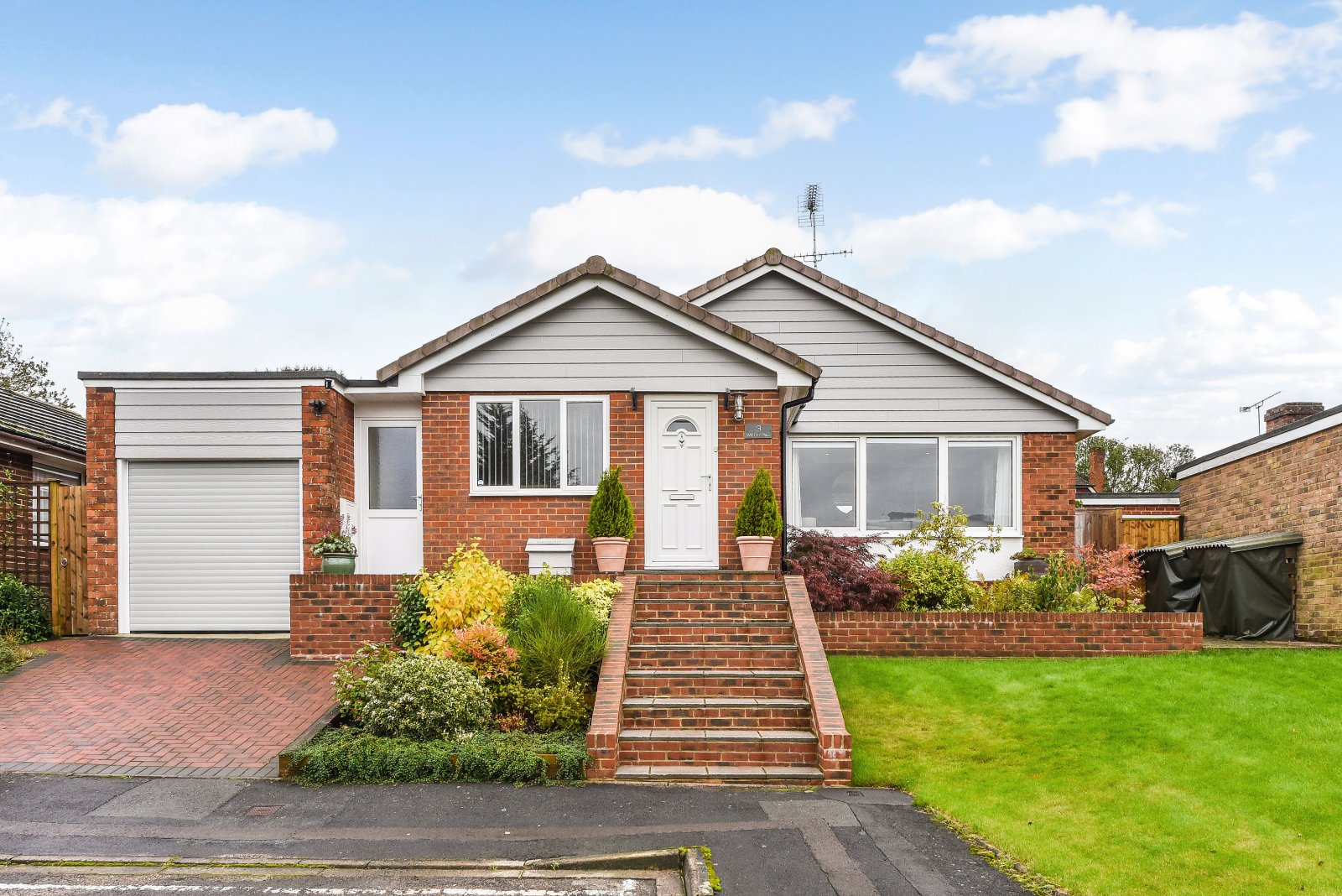 Will Hall Close, Alton, Hampshire, GU34 - Charters