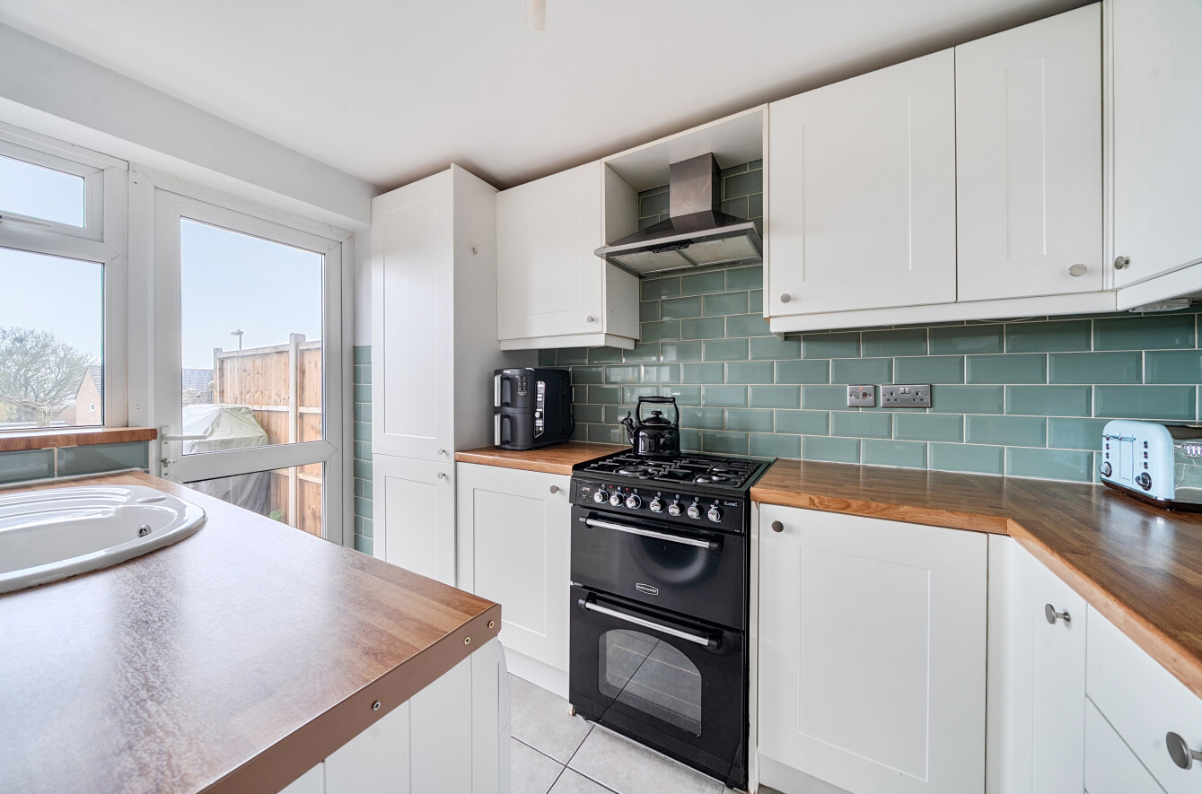 Kellynch Close, Alton, Hampshire, GU34 Kellynch Close, Alton, Hampshire, GU34 - Charters