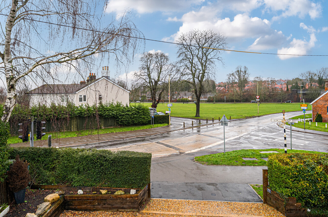 Whitedown Lane, Alton, GU34 - Charters