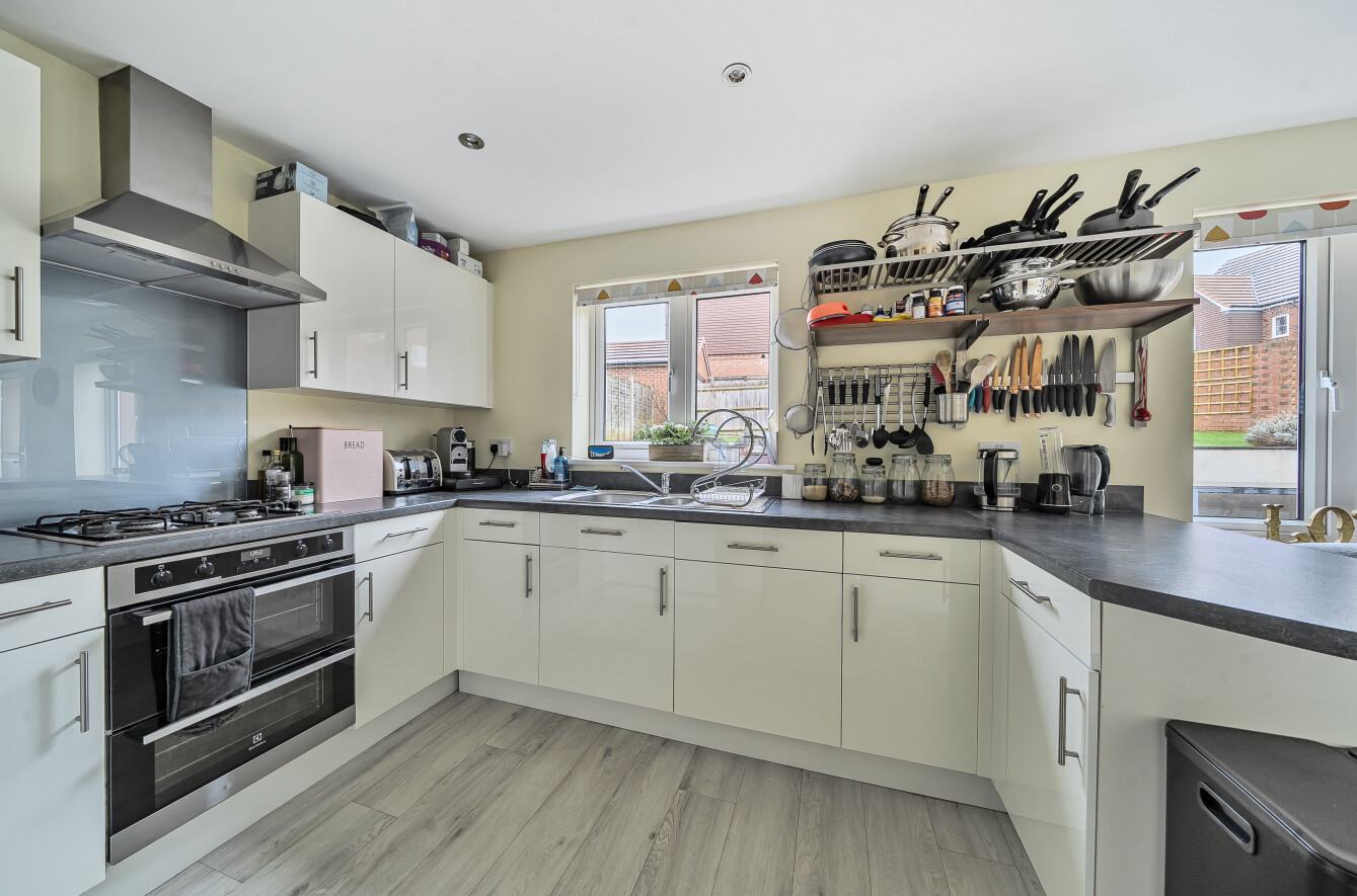 Reynolds Drive, Alton, Hampshire, GU34 Reynolds Drive, Alton, Hampshire, GU34 - Charters