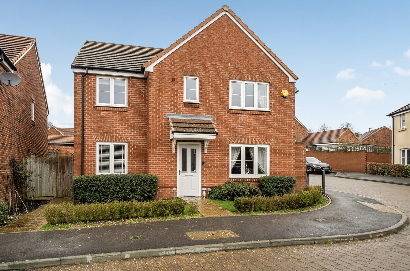 Reynolds Drive, Alton, Hampshire, GU34 Reynolds Drive, Alton, Hampshire, GU34 - Charters