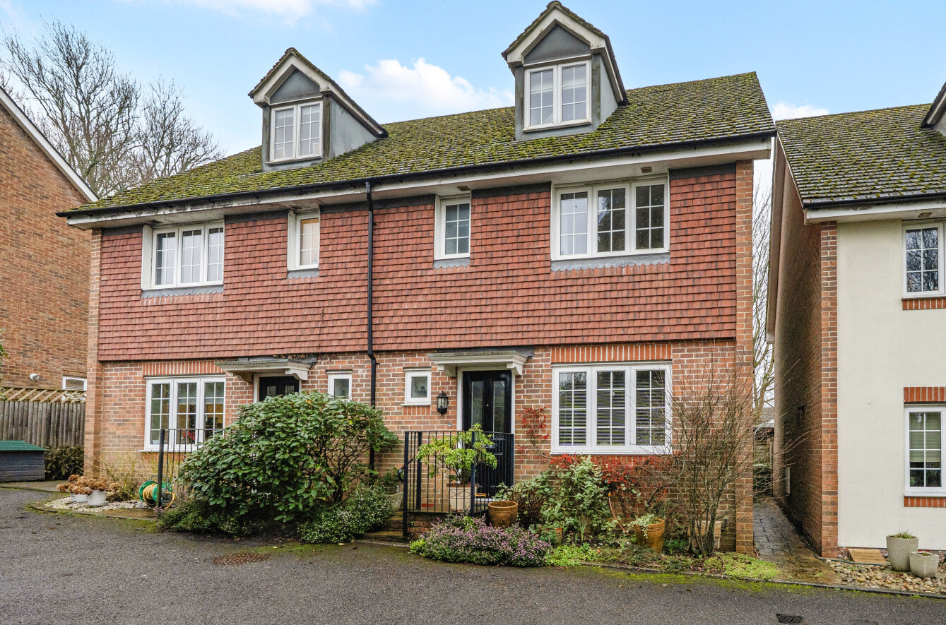 Minden Place, Four Marks, Alton, Hampshire, GU34 - Charters