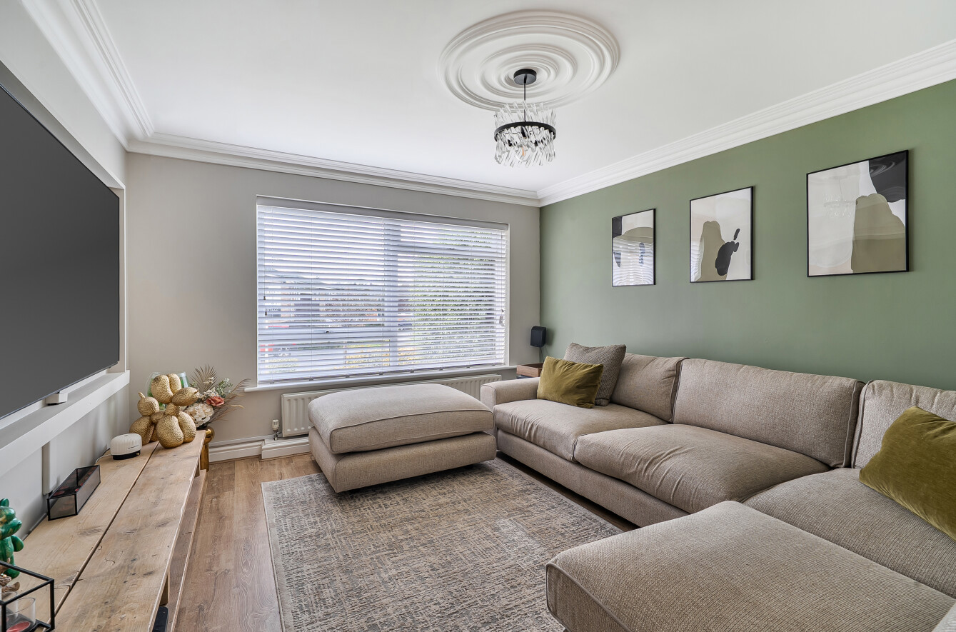 Robin Close, Alton, Hampshire, GU34 Robin Close, Alton, Hampshire, GU34 - Charters