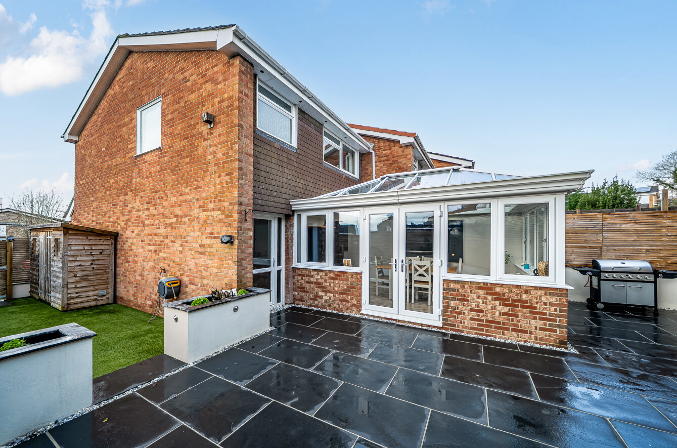 Robin Close, Alton, Hampshire, GU34 Robin Close, Alton, Hampshire, GU34 - Charters