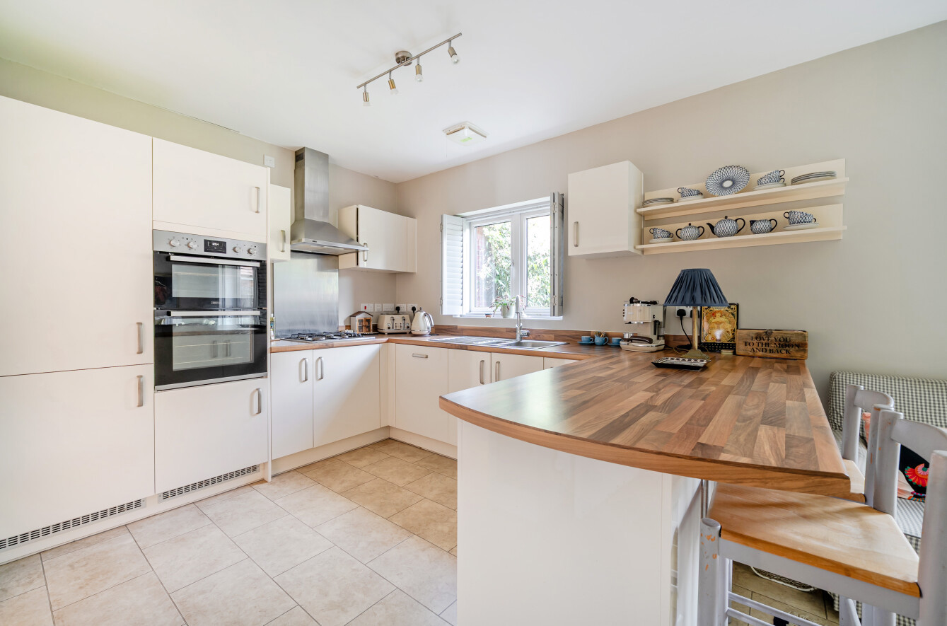 Goswell Square, Alton, Hampshire, GU34 Goswell Square, Alton, Hampshire, GU34 - Charters