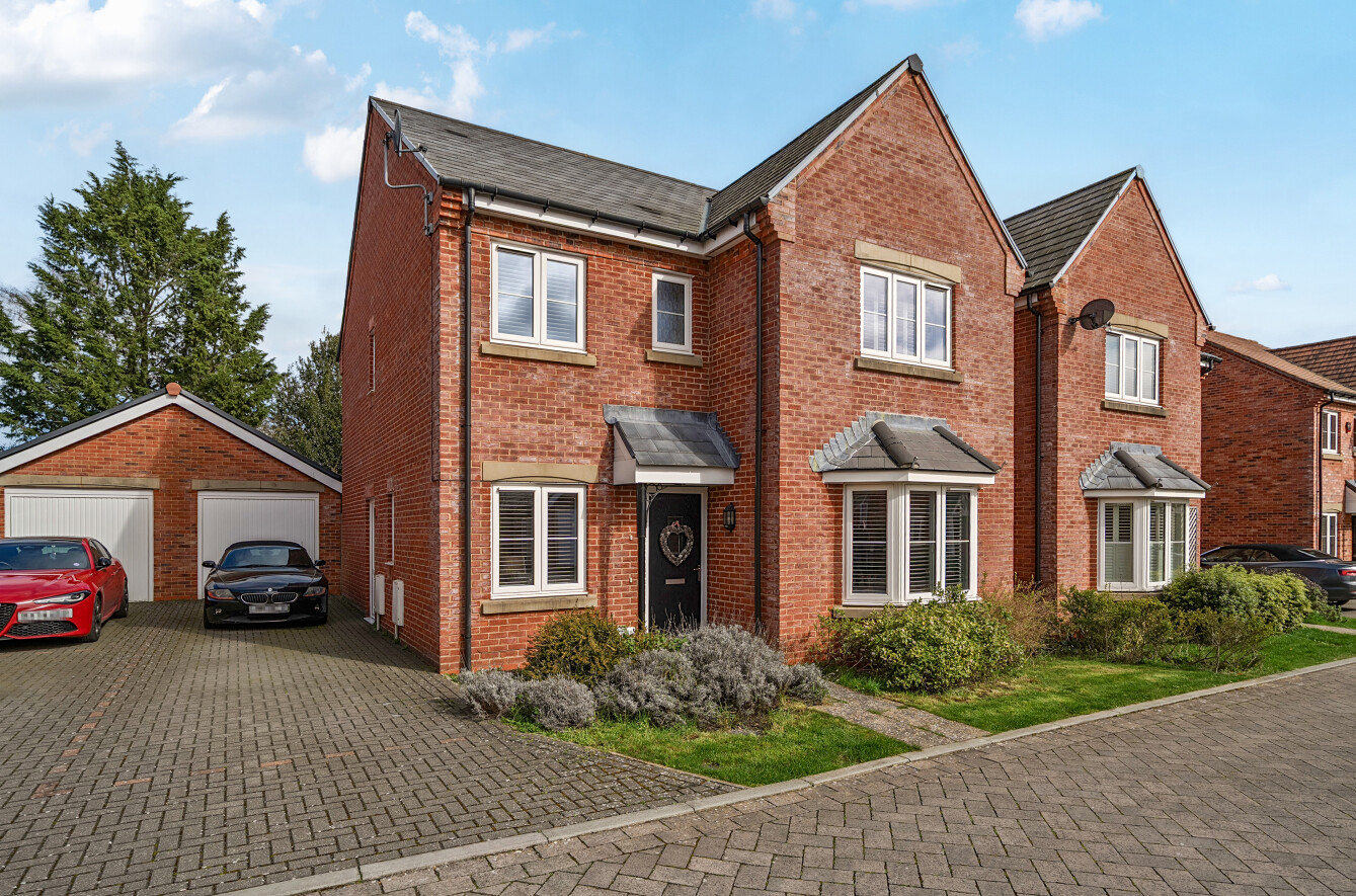 Goswell Square, Alton, Hampshire, GU34 Goswell Square, Alton, Hampshire, GU34 - Charters