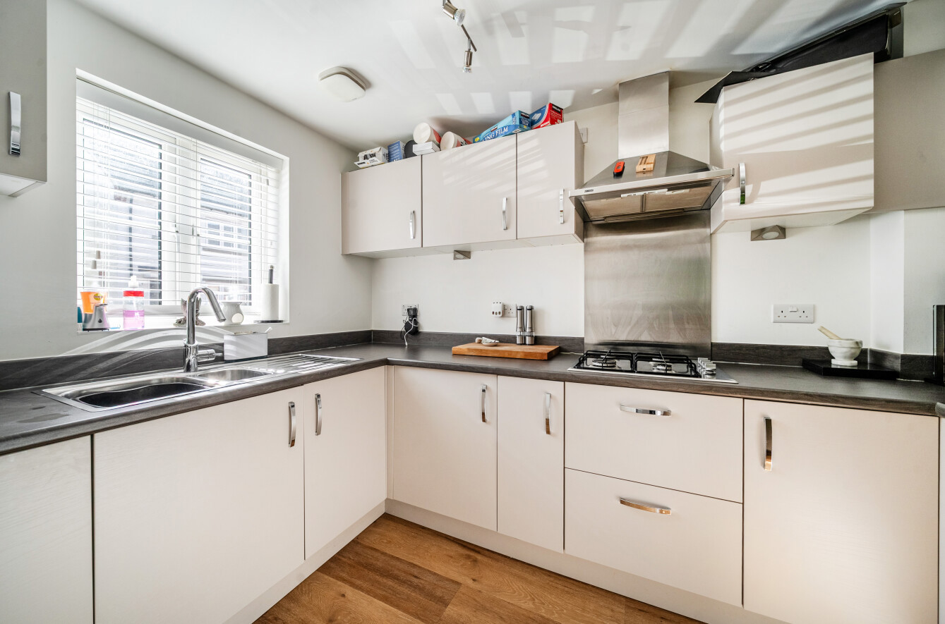 Goswell Square, Alton, Hampshire, GU34 Goswell Square, Alton, Hampshire, GU34 - Charters