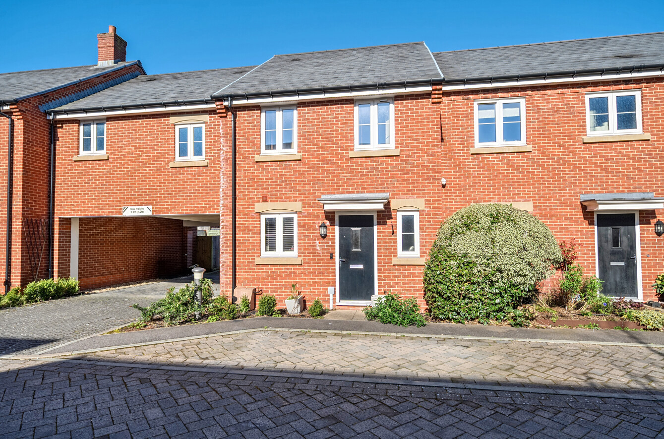 Goswell Square, Alton, Hampshire, GU34 Goswell Square, Alton, Hampshire, GU34 - Charters