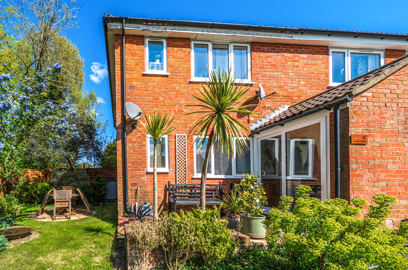 Ascot Close, Alton, Hampshire, GU34 - Charters