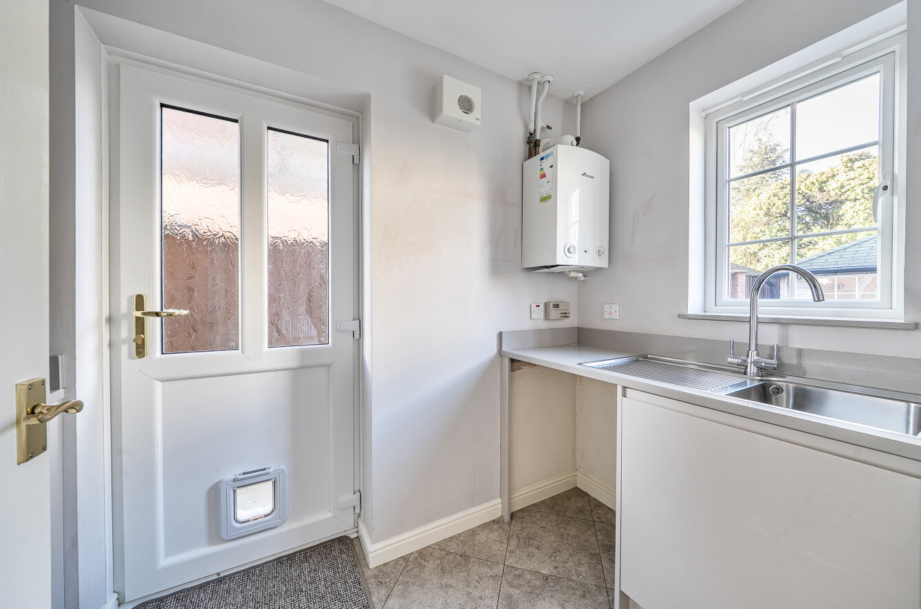 Shipley Close, Alton, Hampshire, GU34 - Charters