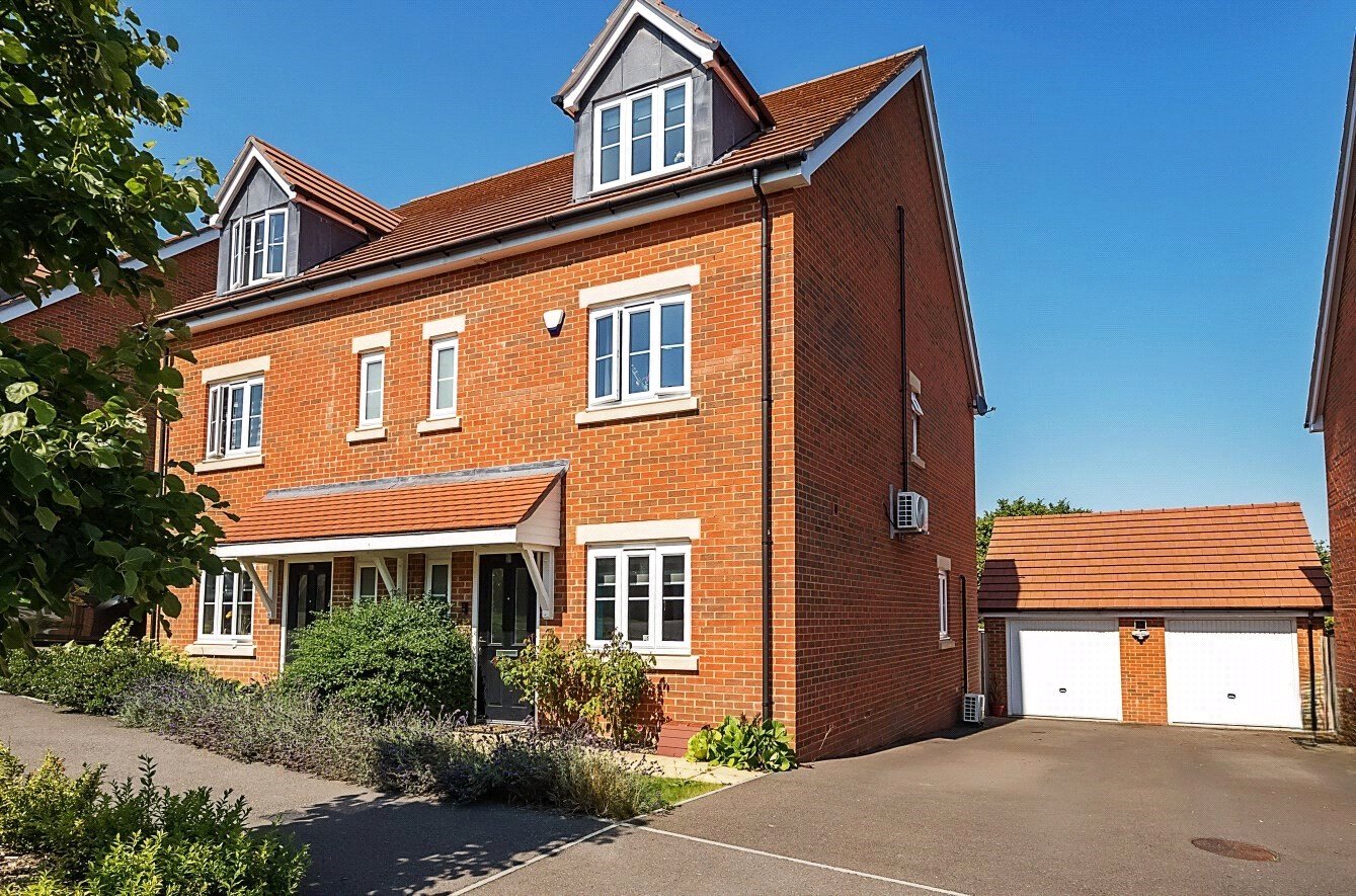 Edith Drive, Alton, Hampshire, GU34 - Charters