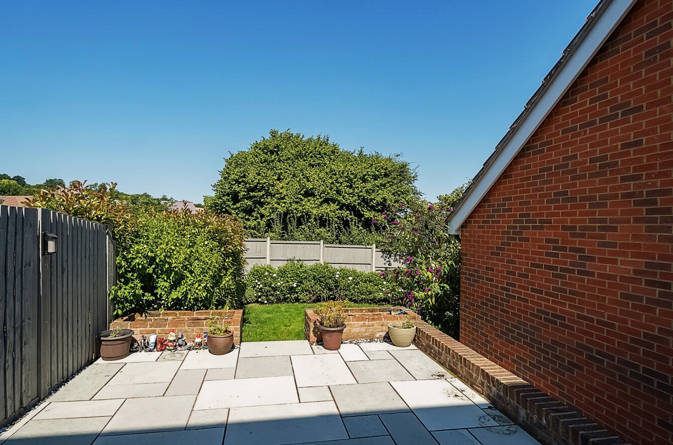 Edith Drive, Alton, Hampshire, GU34 - Charters