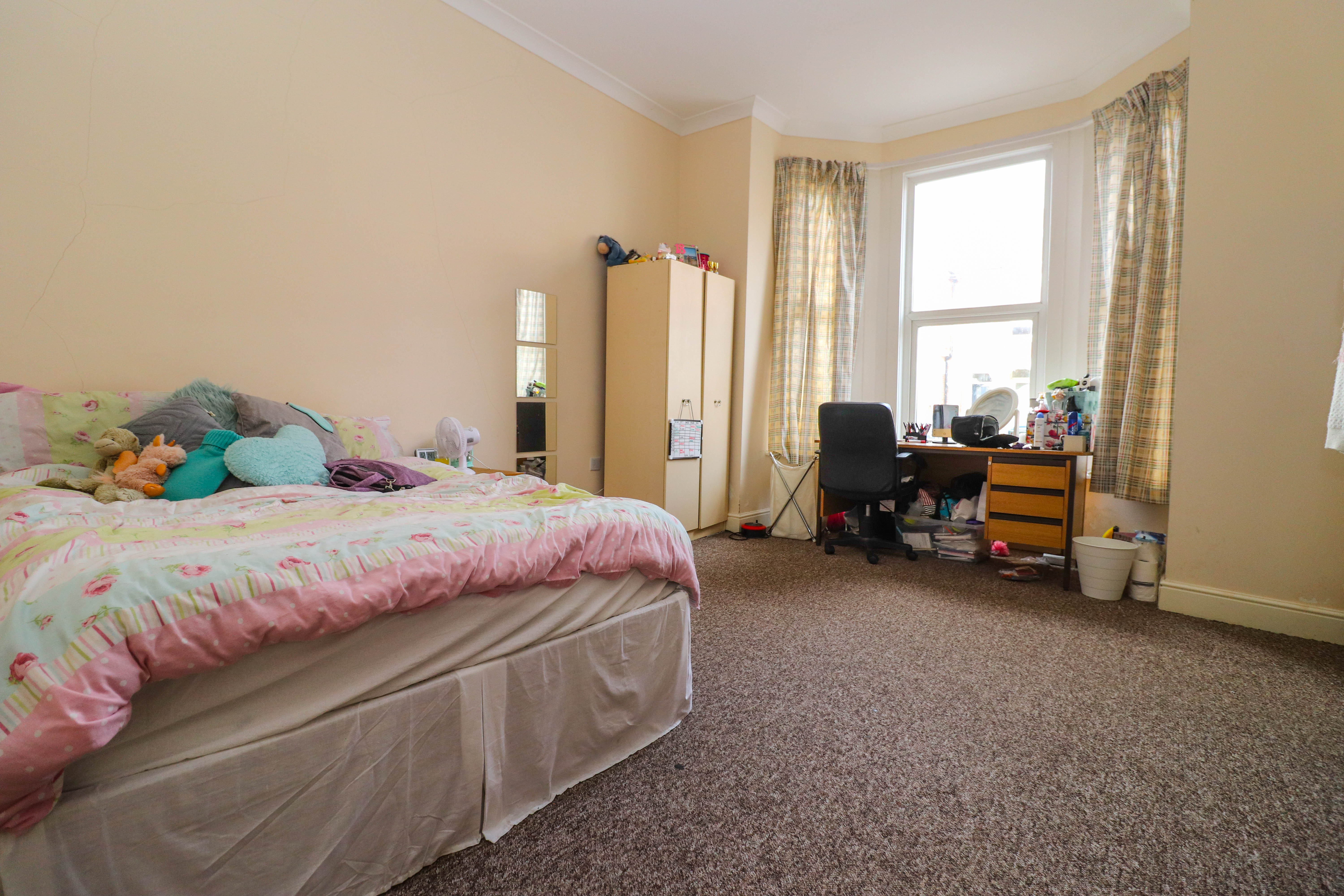 Wilton Avenue, Southampton, SO15 - Charters