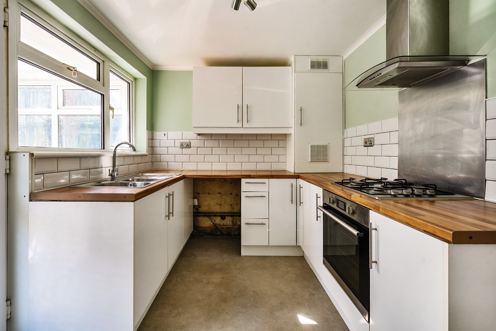 Old Farm Drive, Southampton, Hampshire, SO18 - Charters