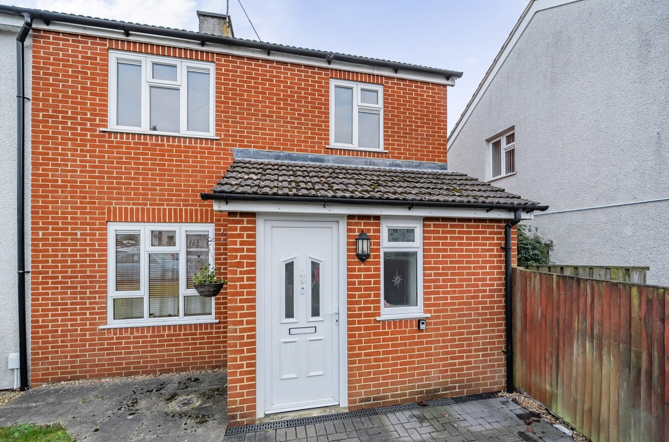 Farringford Road, Thornhill, Southampton, Hampshire, SO19 Farringford Road, Thornhill, Southampton, Hampshire, SO19 - Charters