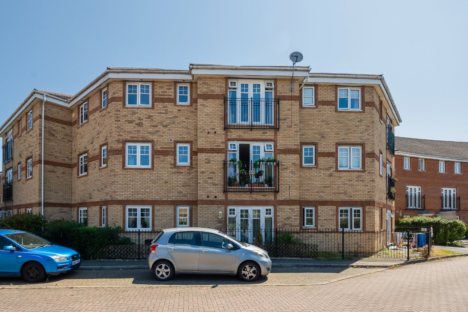 Brightwire Crescent, Eastleigh, Hampshire, SO50 - Charters