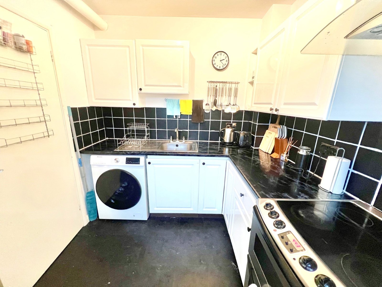 Fair Oak Road, Fair Oak, Hampshire, SO50 - Charters