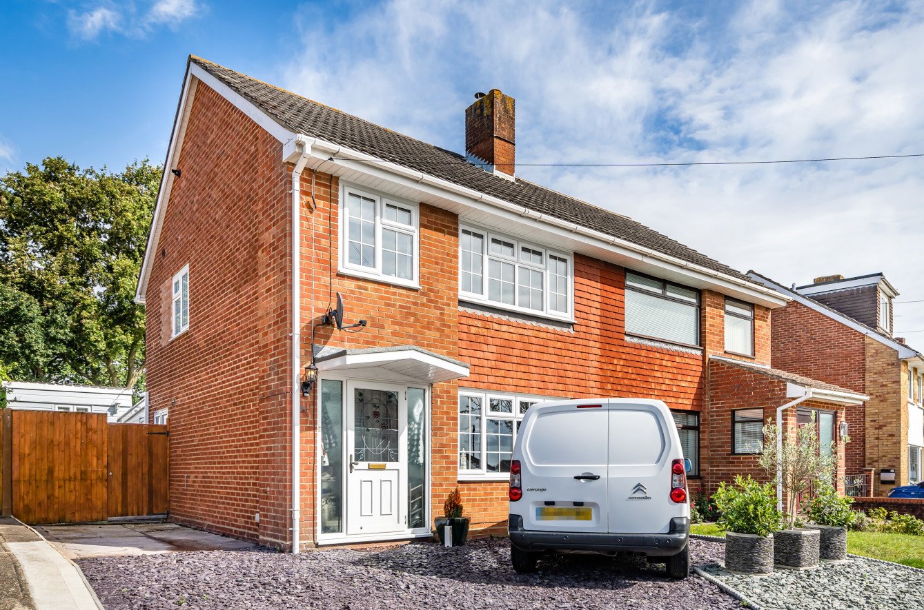 Winnham Drive, Portchester, Fareham, Hampshire, PO16 - Charters