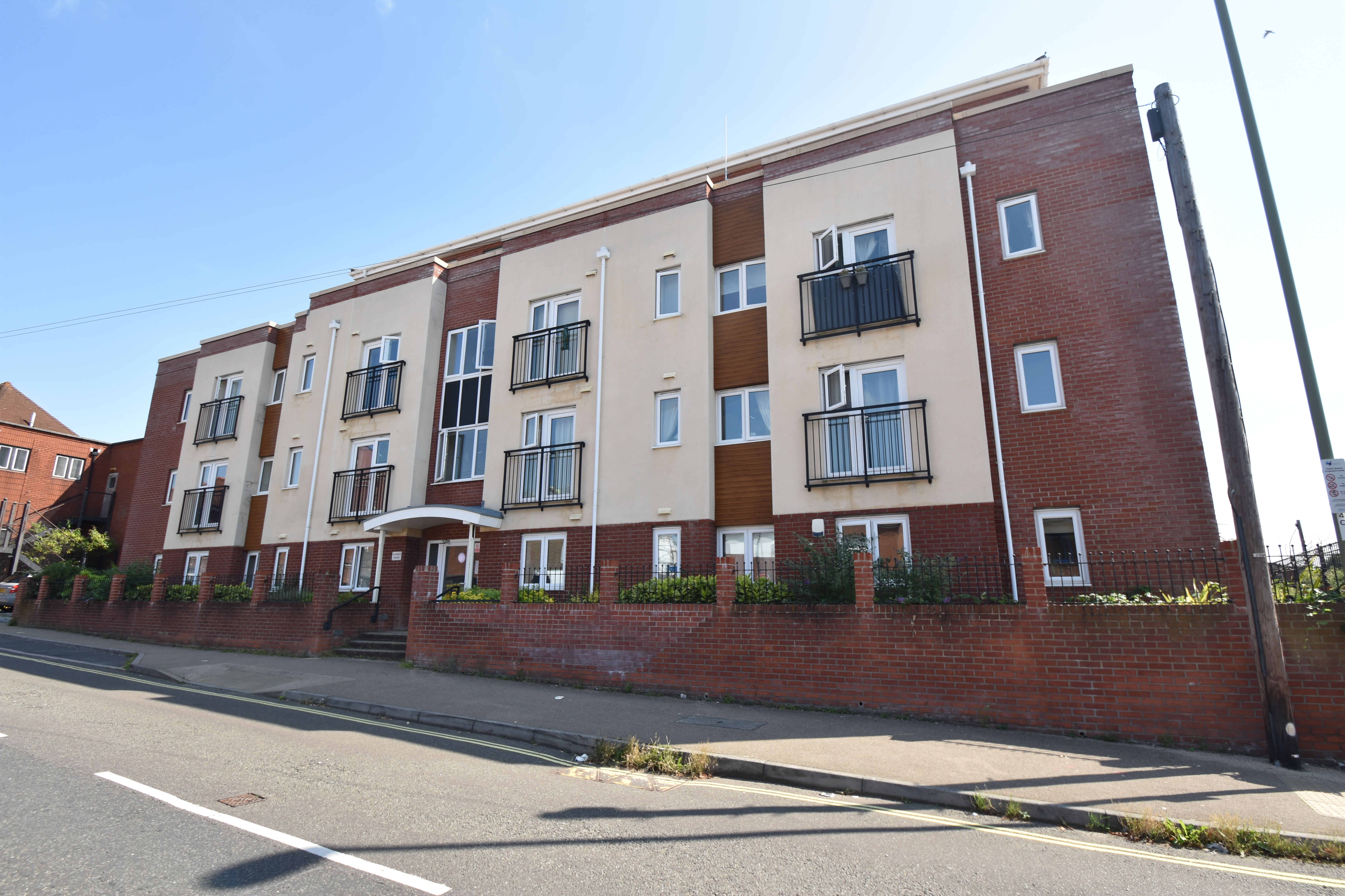 Quay Street, Fareham, PO16 - Charters