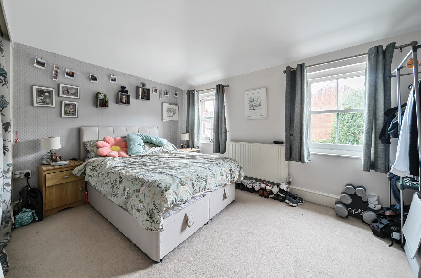 East Street, Fareham, Hampshire, PO16 - Charters