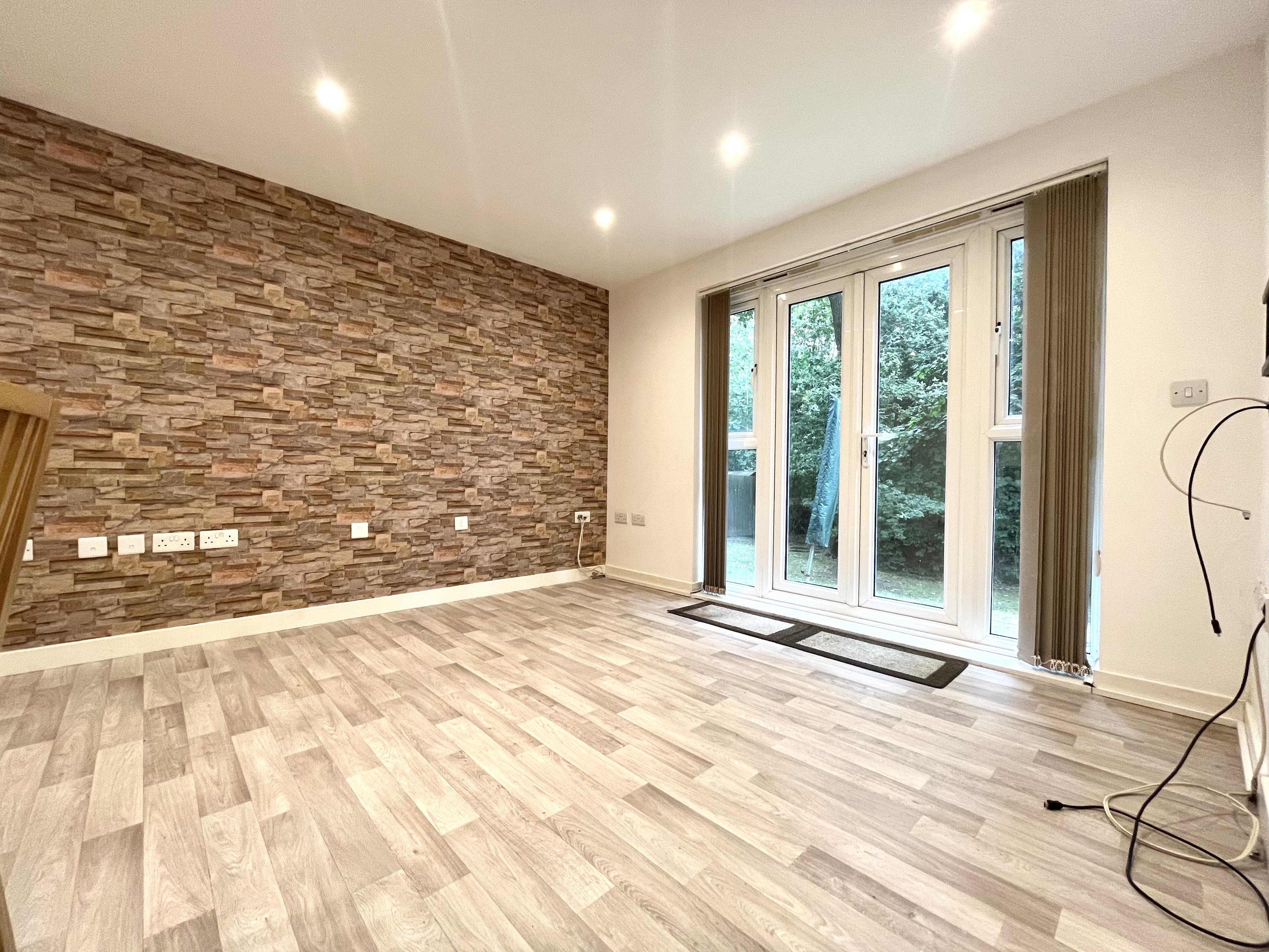 Park Cottage Drive, Fareham, Hampshire, PO15 - Charters