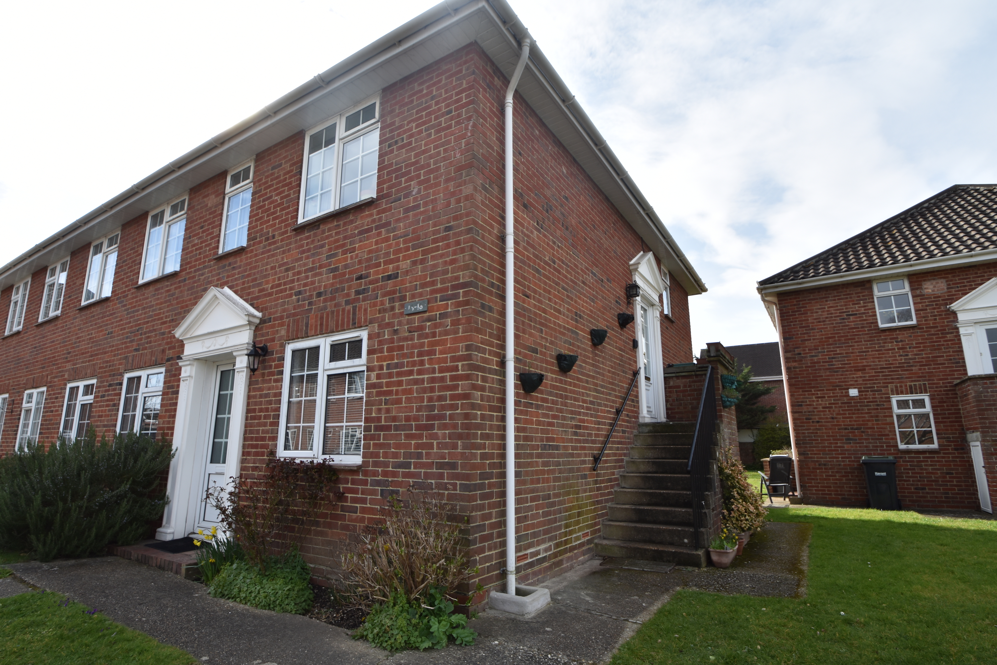 White Ladies Close, Havant, PO9