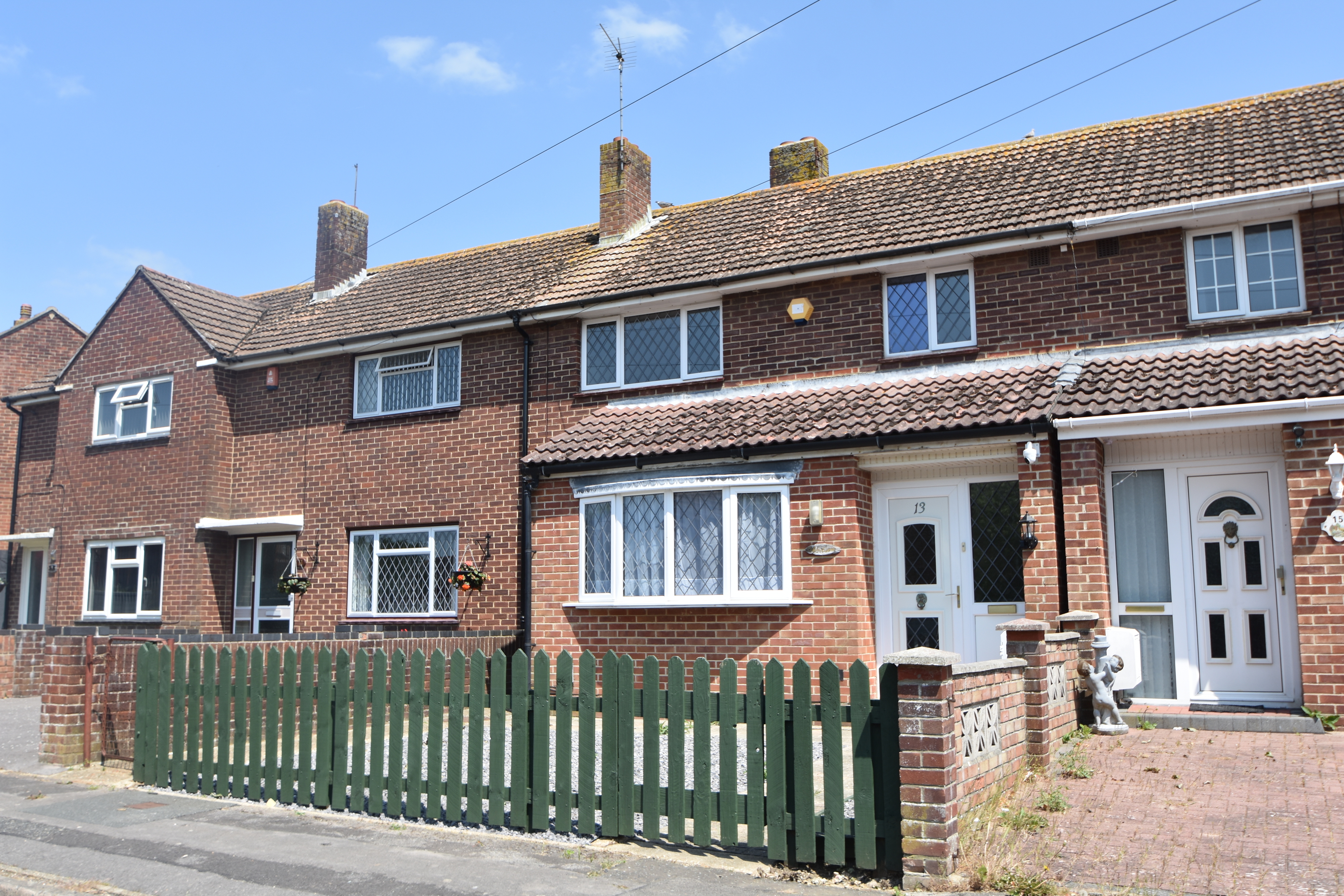 Bondfields Crescent, Leigh Park, Havant, Hampshire, PO9 - Charters