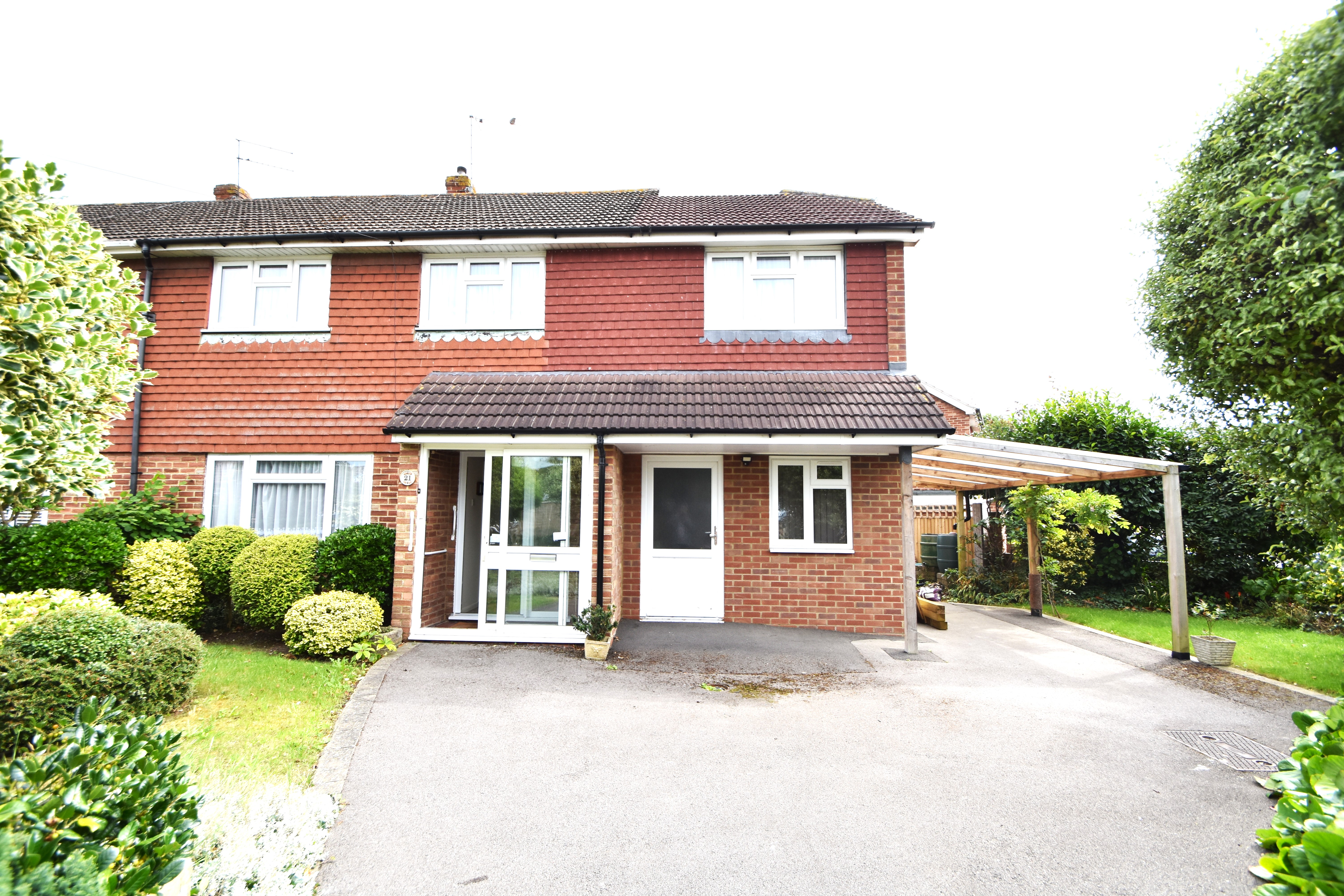 Hooks Lane, Havant, PO9 - Charters