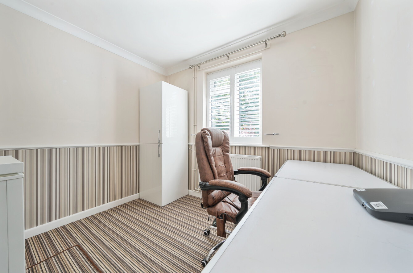 Peartree Close, Southampton, Hampshire, SO19 - Charters