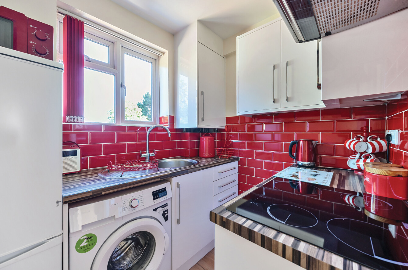 Peartree Close, Southampton, Hampshire, SO19 - Charters