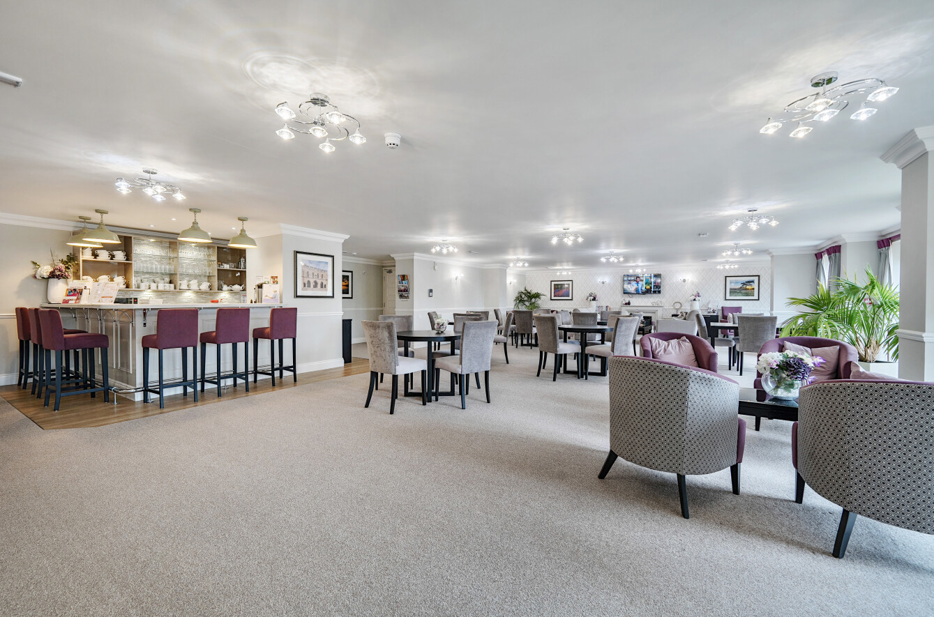 Botley Road, Park Gate, Southampton, Hampshire, SO31 - Charters