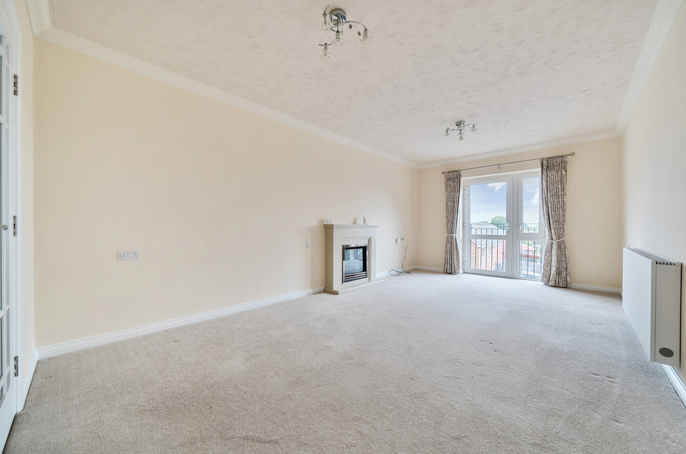 Botley Road, Park Gate, Southampton, Hampshire, SO31 - Charters