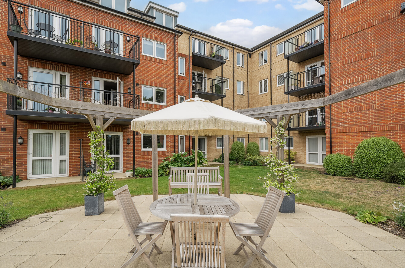Botley Road, Park Gate, Southampton, Hampshire, SO31 - Charters