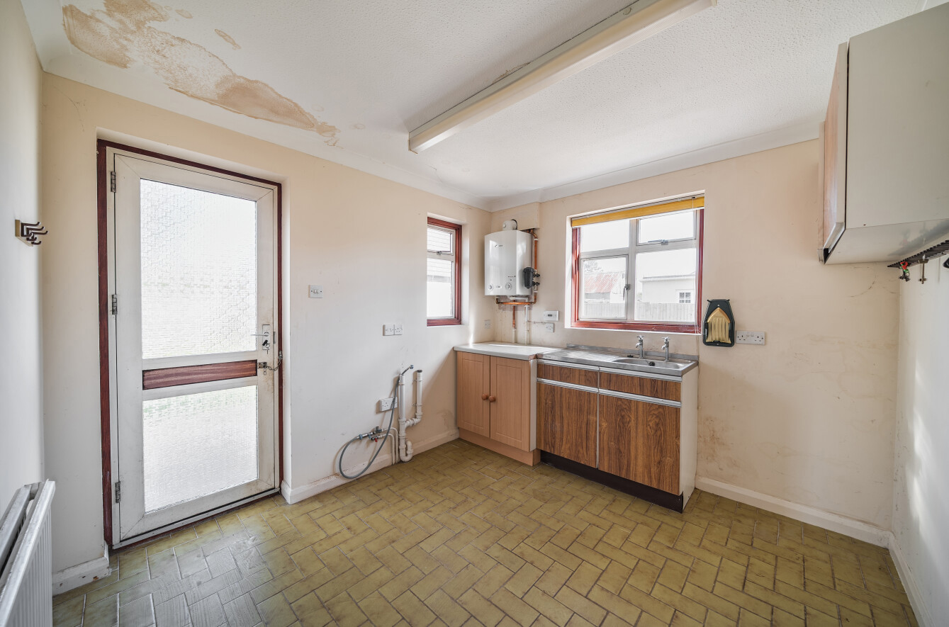 Hunts Pond Road, Park Gate, Hampshire, SO31 - Charters