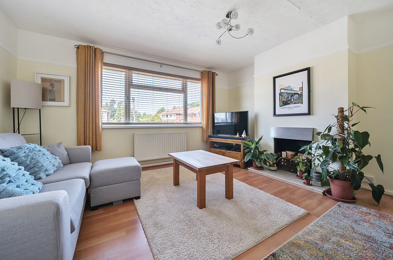 Holly Close, Sarisbury Green, Hampshire, SO31 - Charters