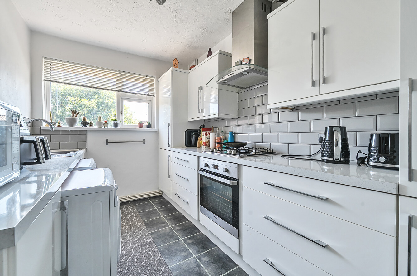Holly Close, Sarisbury Green, Hampshire, SO31 - Charters