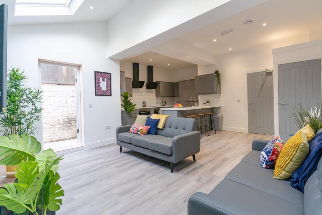 Orchard Road, Southsea, Hampshire, PO4 - Charters