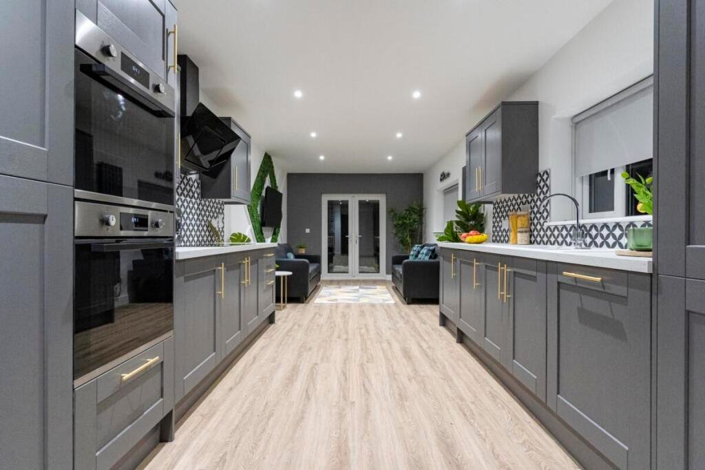 Fawcett Road, Southsea, Hampshire, PO4 - Charters