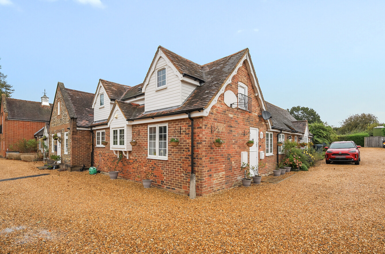 Durley Mews, Durley, SO32 - Charters