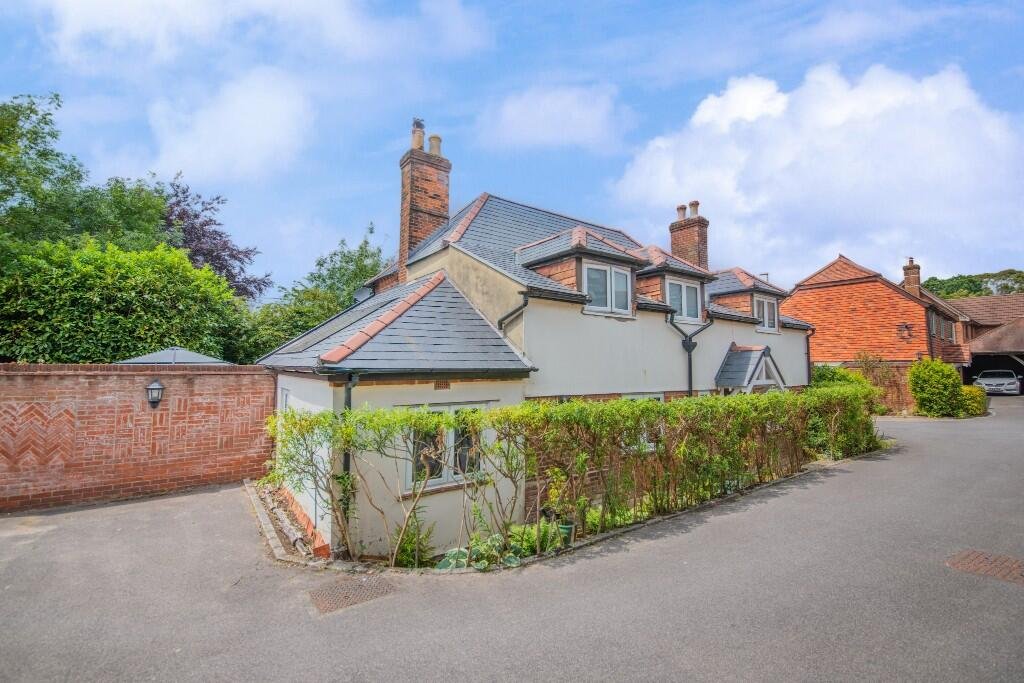 Botley Road, Fair Oak, Eastleigh, Hampshire, SO50