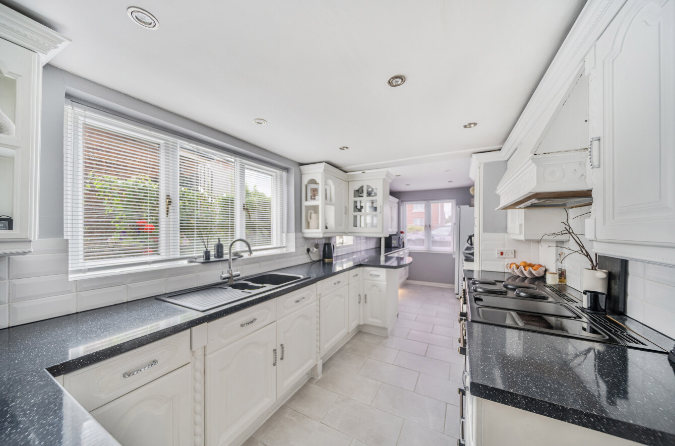 St. Johns Road, Hedge End, Southampton, Hampshire, SO30 - Charters