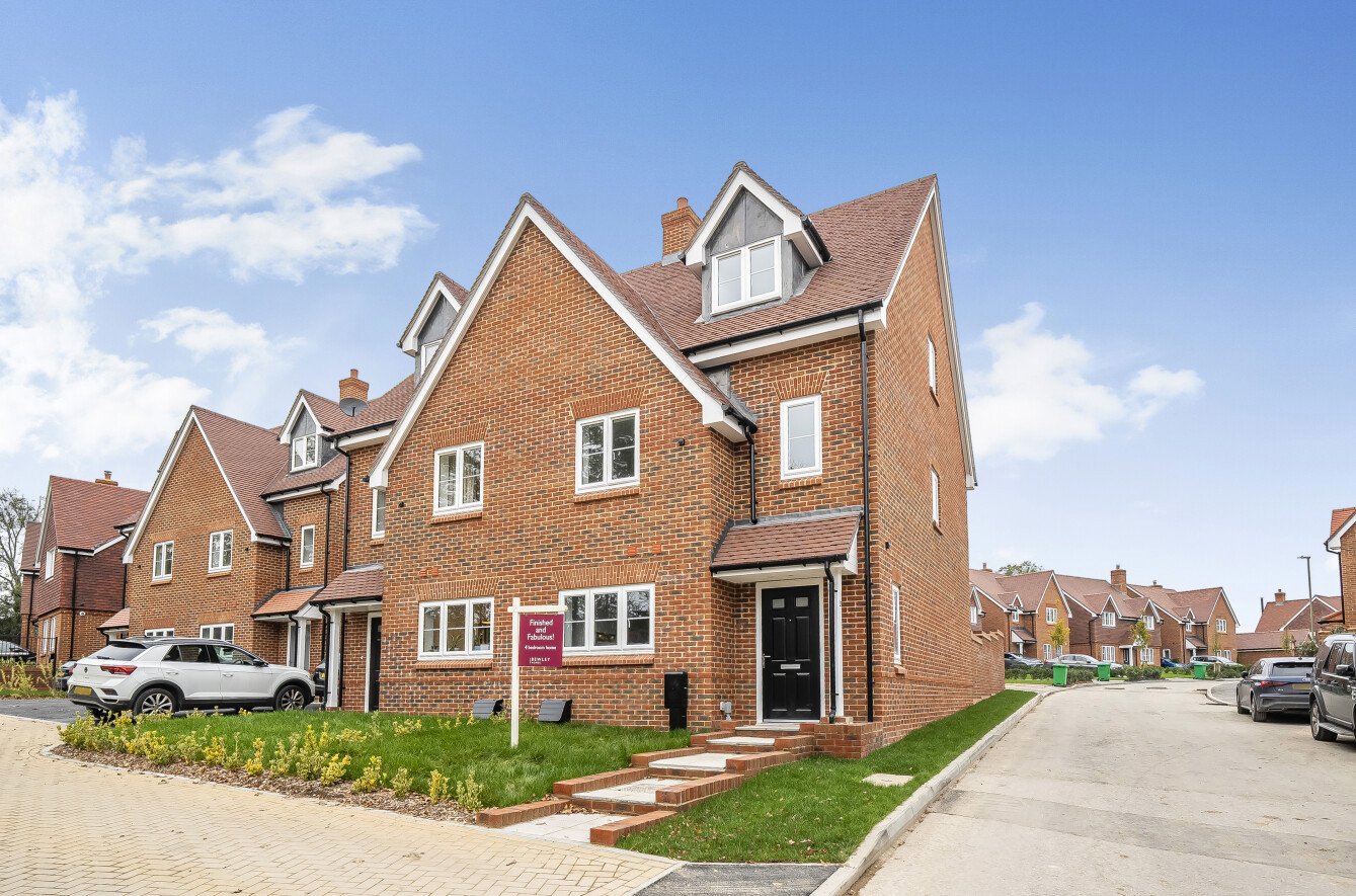 Draper Road, Wickham, Hampshire, PO17 - Charters