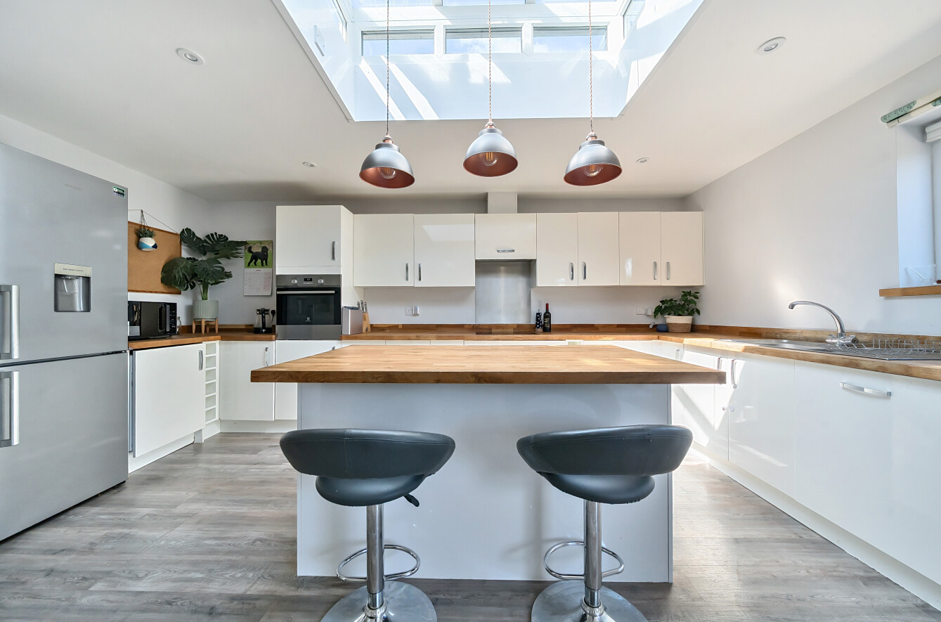 Sandy Lane, Fair Oak, Eastleigh, Hampshire, SO50 - Charters