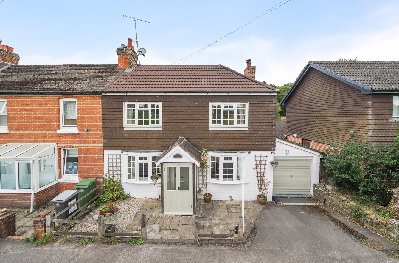 Tanfield Lane, Wickham, Fareham, Hampshire, PO17 - Charters