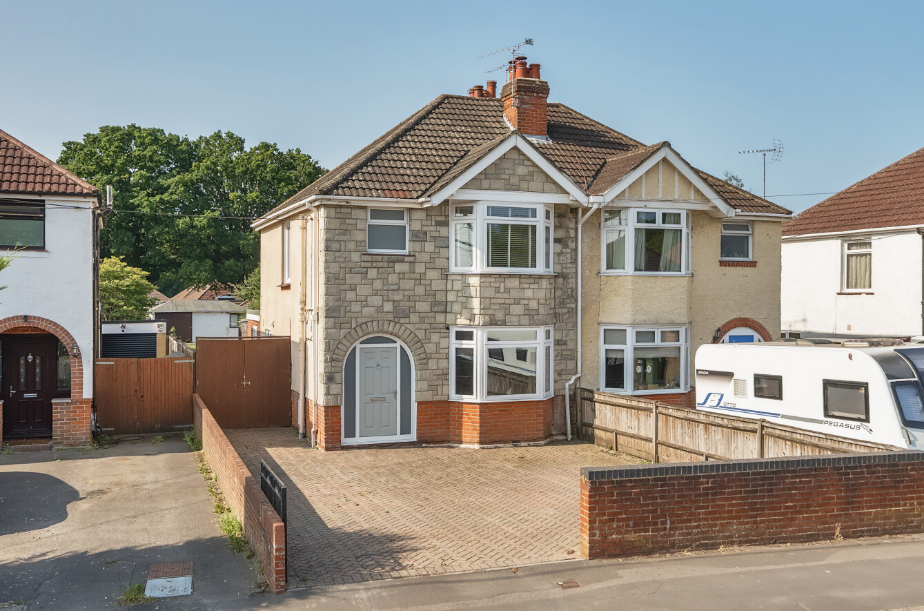 Fair Oak Road, Bishopstoke, Hampshire, SO50 - Charters