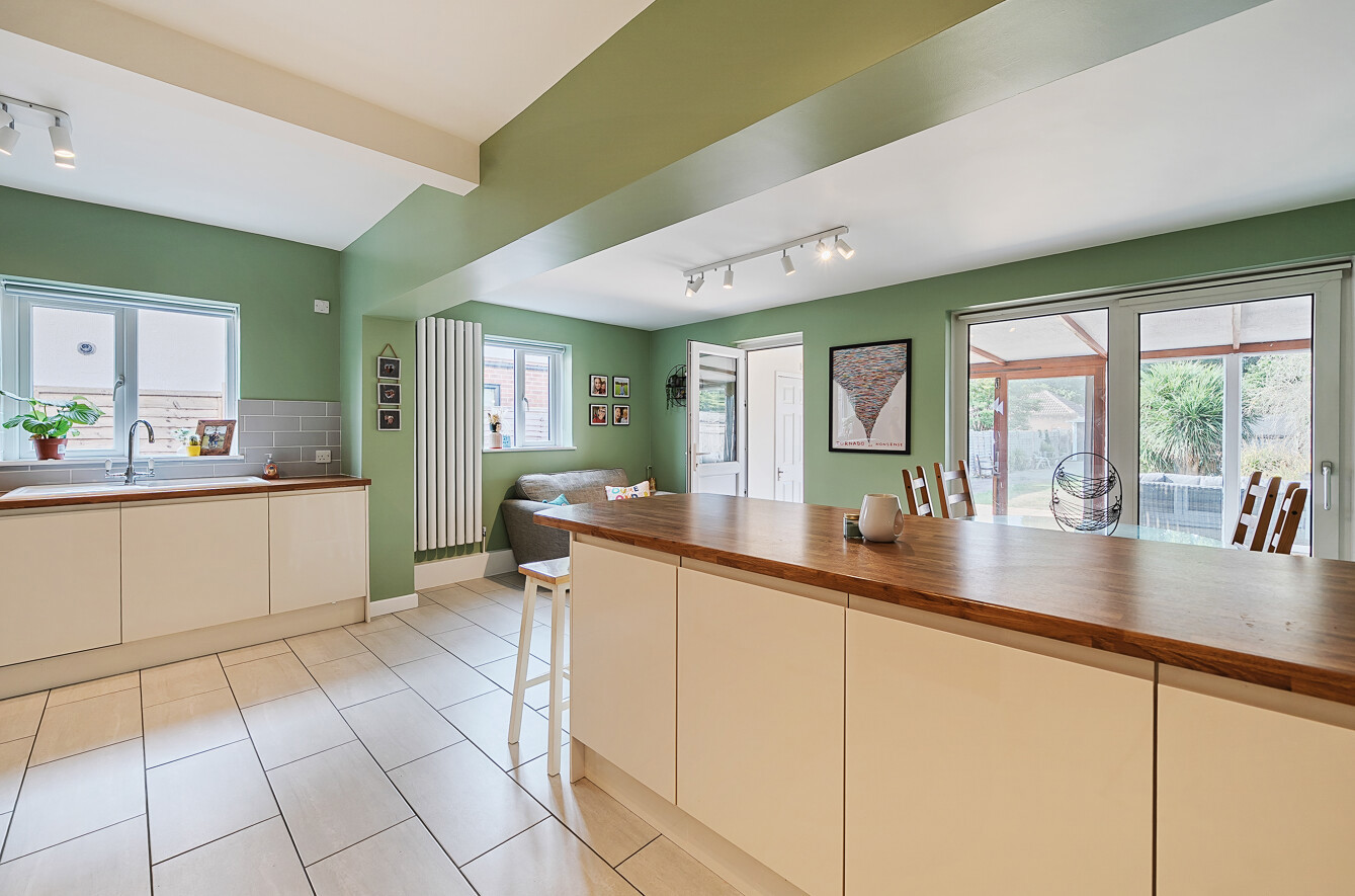 Fair Oak Road, Bishopstoke, Hampshire, SO50 - Charters