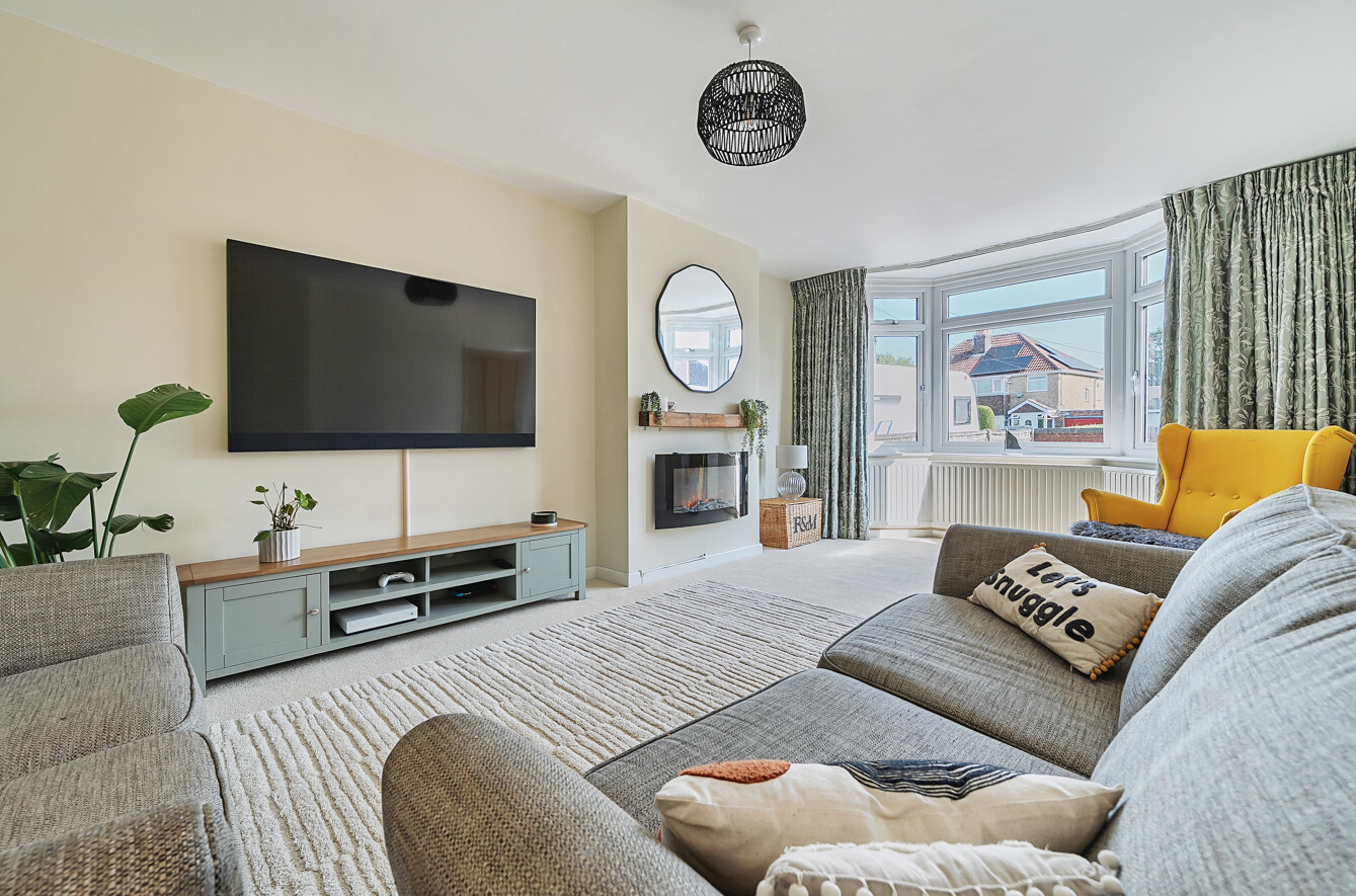 Fair Oak Road, Bishopstoke, Hampshire, SO50 - Charters