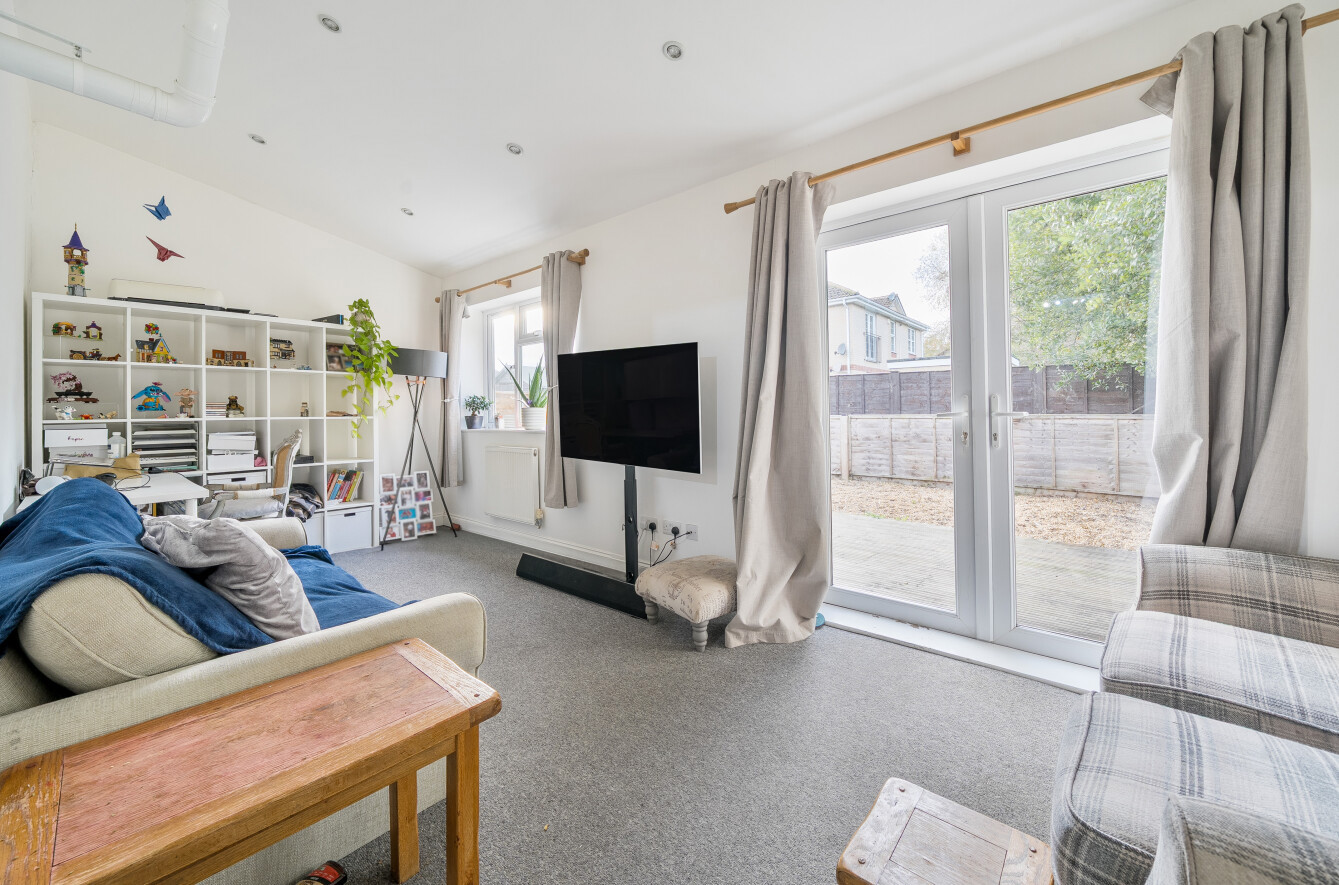 Simmons Close, Hedge End, Southampton, Hampshire, SO30 - Charters